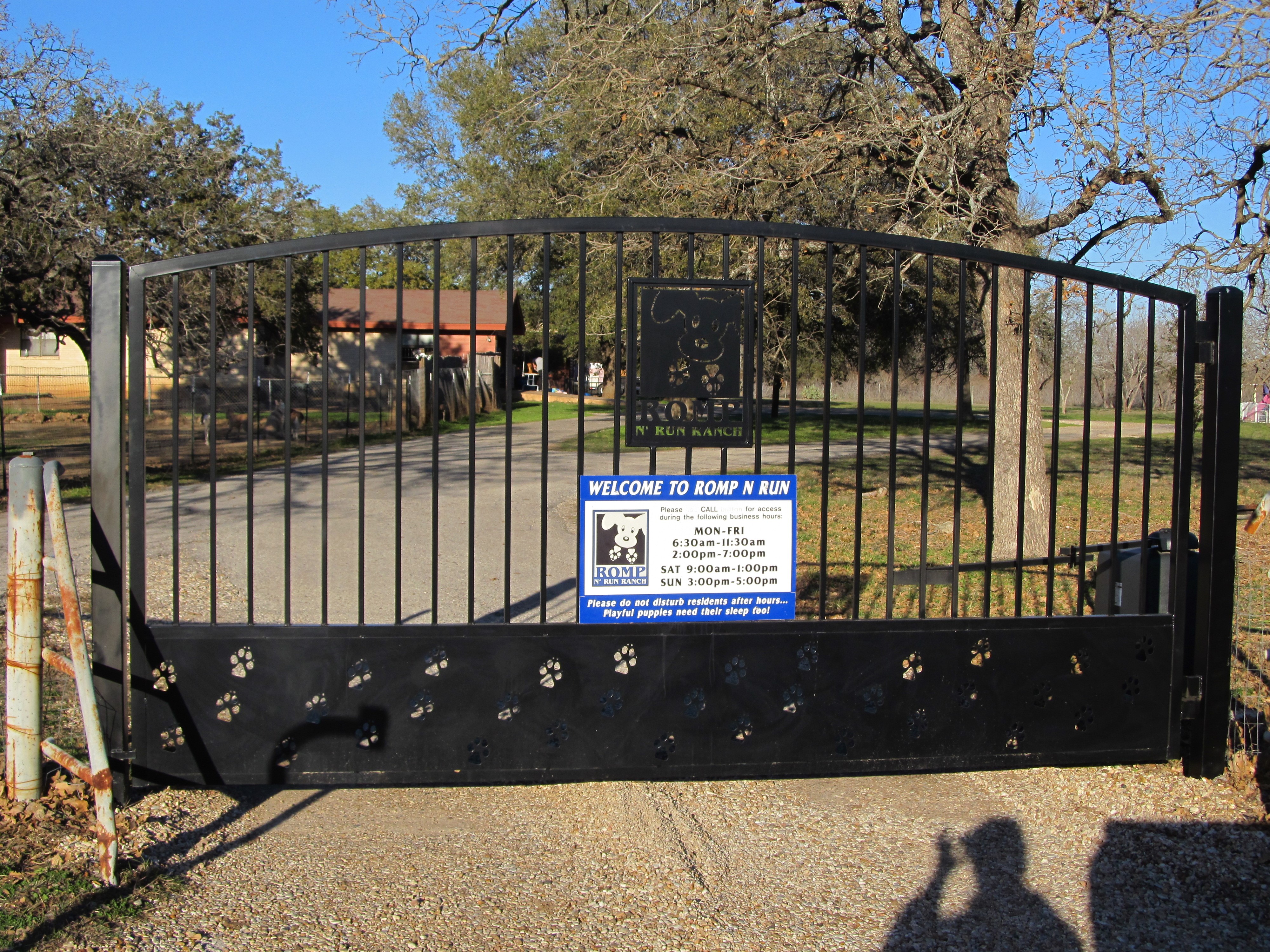 ornamental-iron-fencing-installation-commercial-austin